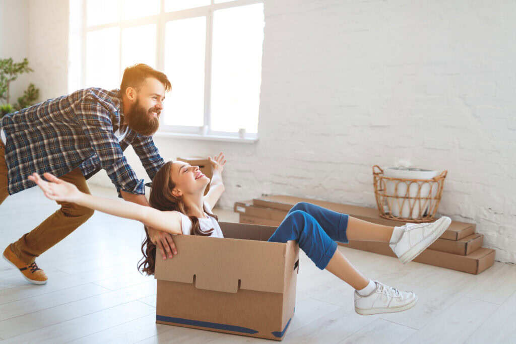 AdobeStock_227897587_couple-moving-in-1024x683