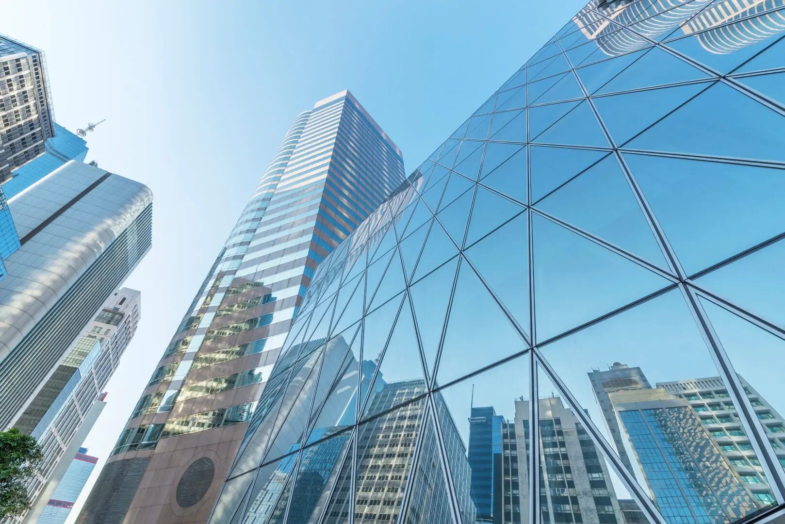 AdobeStock_314995441_glass-front-of-office-building-1618x1080