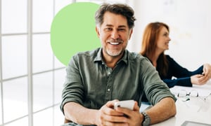 Man-Smartphone-tea-green-Banner-AdobeStock-581362592