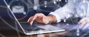 Laptop_Cloud_Symbols_AdobeStock_374440071