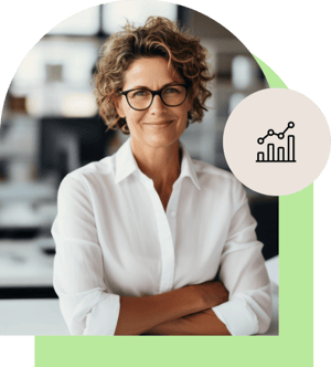 Lächelnde Businessfrau mit Analyse-Icon