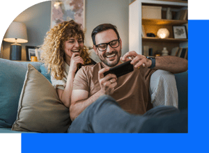 People-Smartphone-light-blue-AdobeStock-622757793