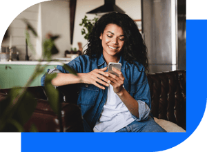 Woman_Smartphone_bright-blue-AdobeStock_429015106